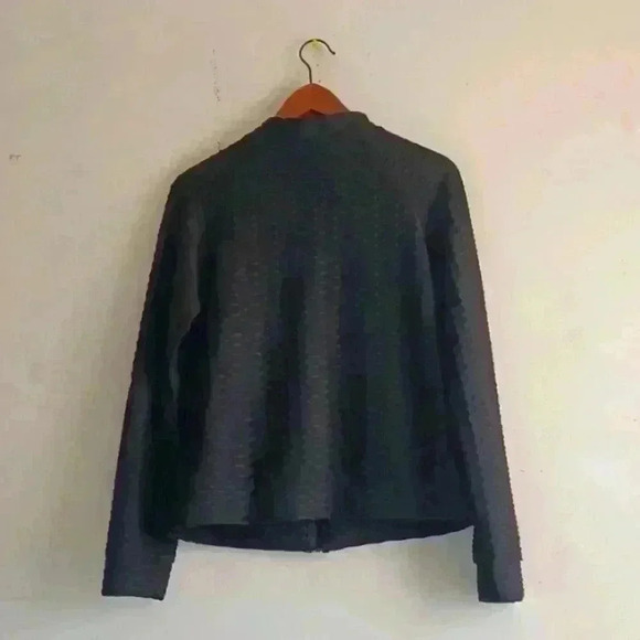 WOMEN'S ATHLETIC ZIP-UP JACKET IN BLACK - Picture 2 of 11